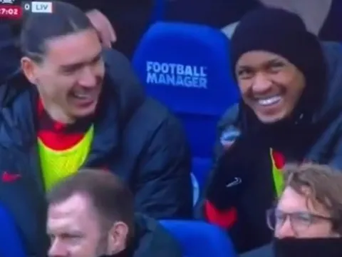 Hành động thiếu tôn trọng của sao trẻ Liverpool với HLV Brighton