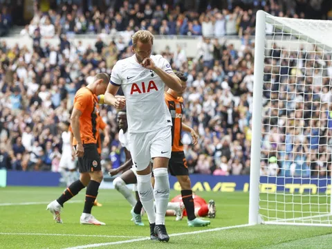 Harry Kane ghi 4 bàn, HLV Tottenham nói phũ Bayern Munich