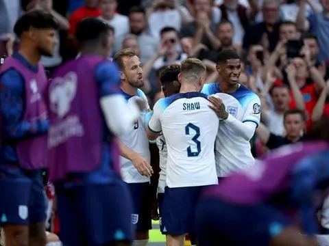 Harry Kane vừa biến kịch bản trong mơ thành hiện thực tại Old Trafford