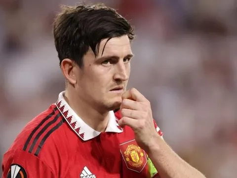 Harry Maguire tập riêng với trung vệ huyền thoại