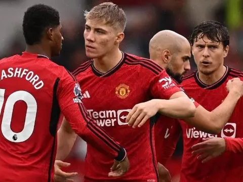 Harry Redknapp chê bai 'canh bạc' của M.U