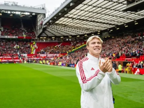 Harry Redknapp nêu tên cầu thủ M.U phải mua nếu muốn vô địch