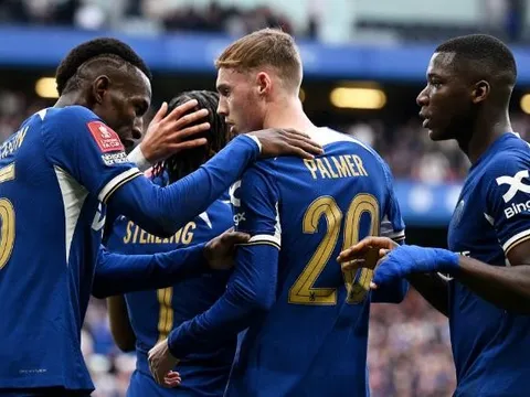 Hasselbaink ngả mũ với cầu thủ 40 triệu bảng của Chelsea