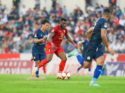 Vòng 10 V-League: Chung kết đỉnh, đáy; Kiatisuk tiếp tục 'tuần trăng mật'