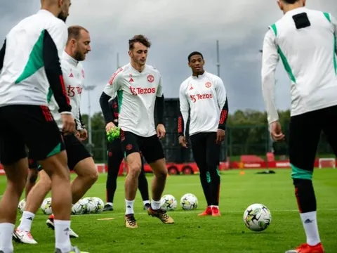 Hậu vệ 17 tuổi được Ten Hag trao cơ hội