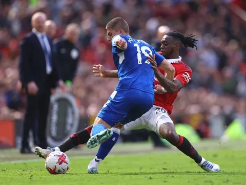 Hậu vệ Man United không có đối thủ về tỷ lệ thắng tranh chấp