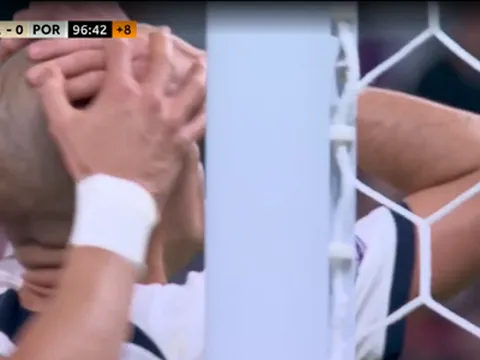 Hậu vệ Morocco gây sốt với nụ hôn dành cho Pepe