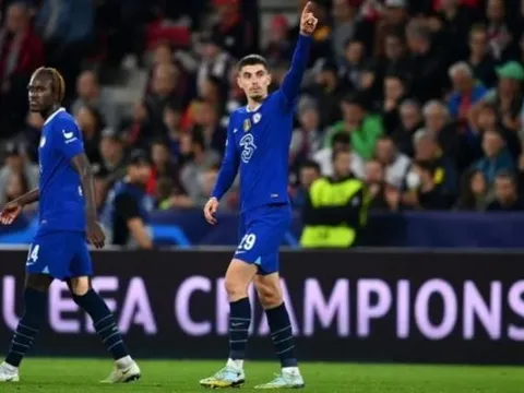 Thierry Henry nhớ đến Van Persie khi nhìn sao Chelsea đi bóng