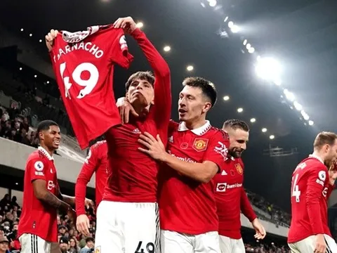 Hãy tạo số áo huyền thoại cho riêng mình tại Old Trafford