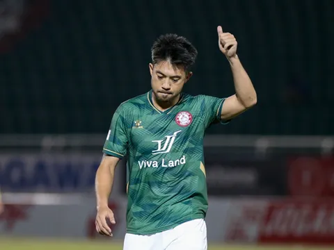 Lee Nguyễn lập cú đúp kiến tạo giúp CLB TP.HCM thắng ngược 2-1