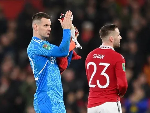 Alex Crook: Ten Hag không muốn để Heaton rời đi