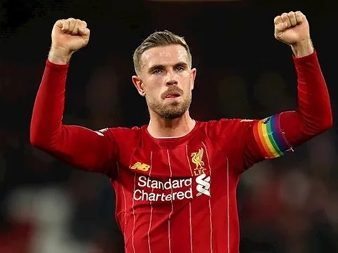 Thua Brighton, Henderson tiết lộ tình hình phòng thay đồ Liverpool