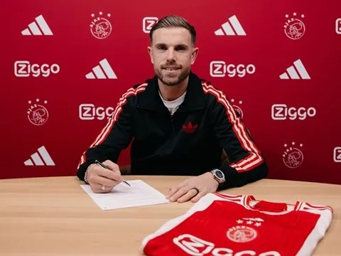 Chưa đá phút nào cho Ajax, Jordan Henderson đã bị chê tơi tả