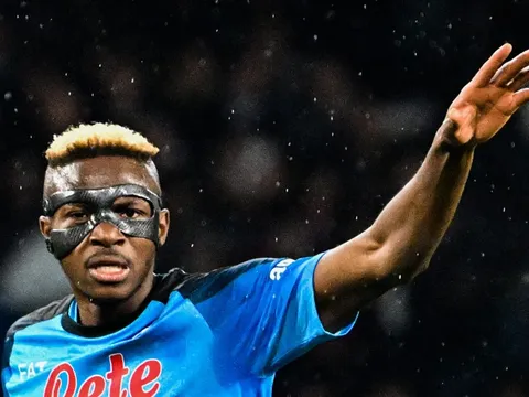 Henry kiến nghị PSG tranh mua tiền đạo với Man United