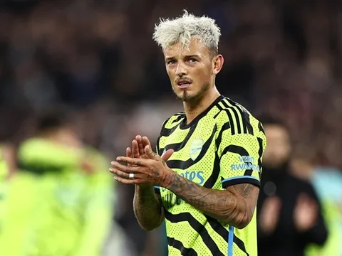 Thẻ bảo hiểm cao cấp ở hàng thủ của Arsenal