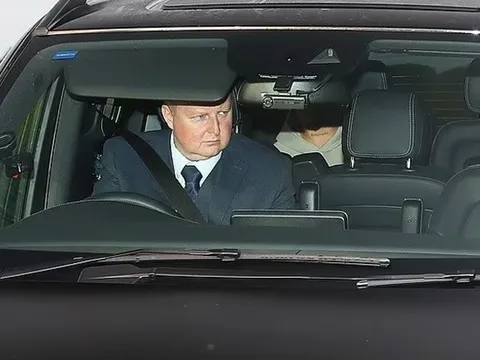 Hình ảnh Antony trở lại Carrington