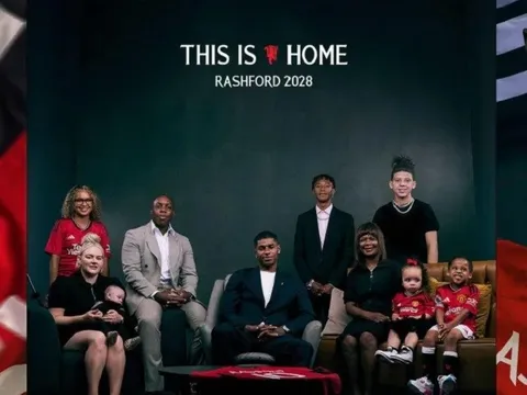 Hình ảnh cảm động ngày Rashford gia hạn với M.U