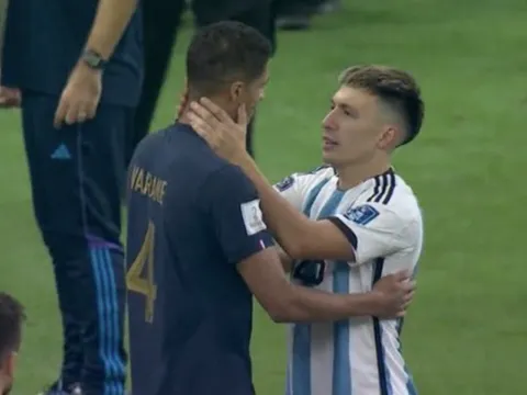 Hình ảnh đáng sợ trước khung thành De Gea