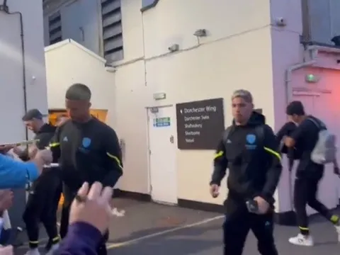 Hình ảnh khiến CĐV Arsenal phấn khích