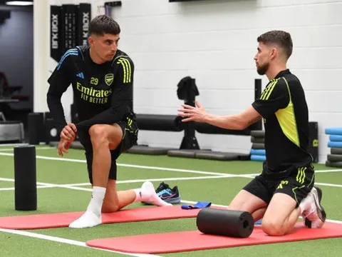 Hình ảnh làm người hâm mộ Chelsea 'xé lòng' xuất hiện tại Arsenal