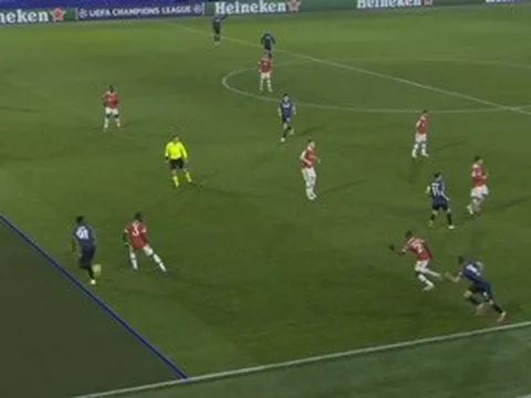 Hình ảnh VAR về bàn thua thứ 2 của Man Utd