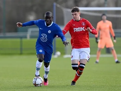 Hình ảnh về Kante khiến CĐV Chelsea phấn khích