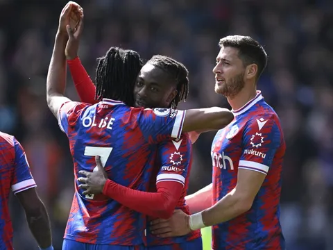 HLV 75 tuổi hồi sinh Crystal Palace