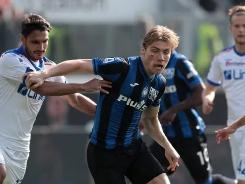 HLV Atalanta chốt giá không tưởng cho Rasmus Hojlund