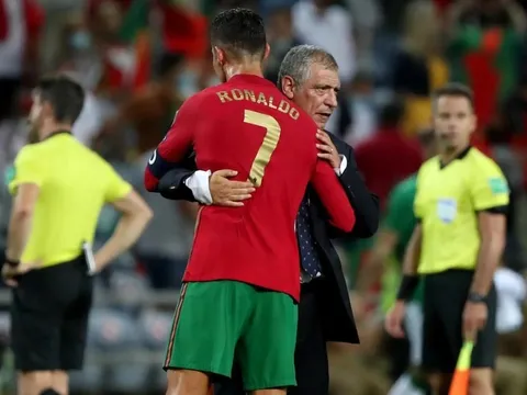 HLV Bồ Đào Nha ra tuyên bố đanh thép về Ronaldo