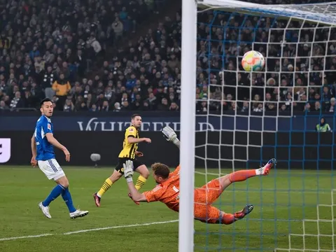 HLV Dortmund nêu nguyên nhân sẩy chân trong cuộc đua với Bayern