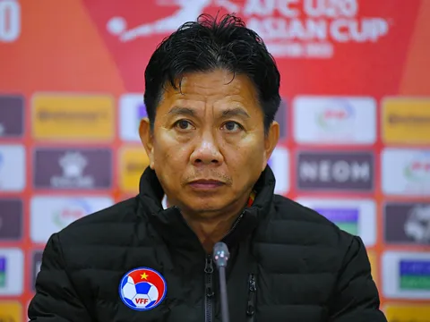 HLV Hoàng Anh Tuấn: 'Quá nghiệt ngã'