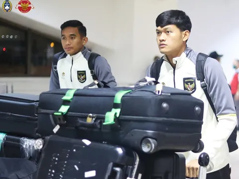 HLV Indonesia 'khoe' được đi máy bay riêng ở AFF Cup