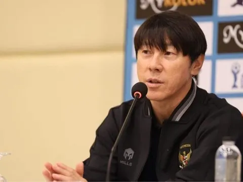 HLV Indonesia trách trọng tài trước nguy cơ bật bãi vòng bảng