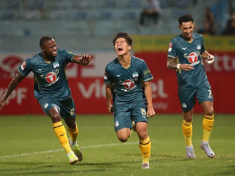 HLV Kiatisuk: HAGL có nhiều cầu thủ có thể lên U22 Việt Nam