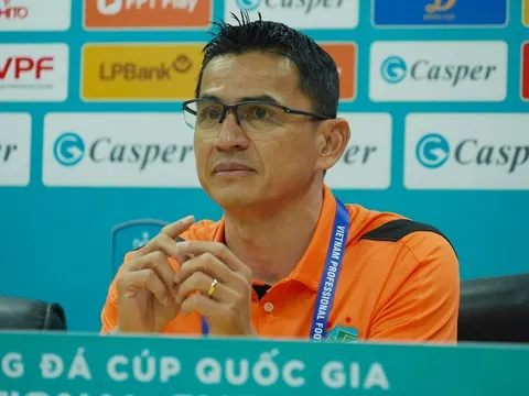 HLV Kiatisuk Senamuang: Tôi tự hào về các cầu thủ