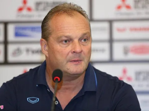 HLV Lào: 'Chúng tôi sẽ không để Việt Nam thoải mái chơi bóng'