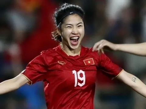 HLV Mai Đức Chung: 'Bàn thắng của Thanh Nhã đẹp nhất SEA Games 32'