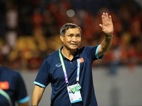 HLV Mai Đức Chung lên tiếng việc “gạch tên” Thùy Trang