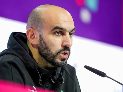 HLV Morocco: Tôi bảo FIFA cộng điểm cho đội nào cầm bóng nhiều nhé?