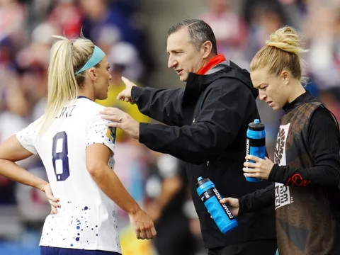 HLV Mỹ khâm phục tinh thần thi đấu của tuyển nữ Việt Nam