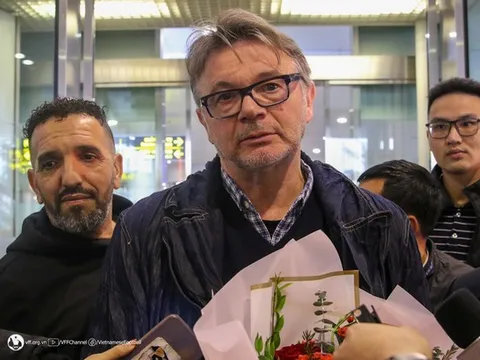 HLV Troussier tự hào dẫn dắt ĐT Việt Nam; Công Phượng ra sân 90 phút