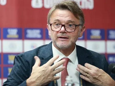 HLV Philippe Troussier nói thẳng lý do không dùng Hoàng Đức