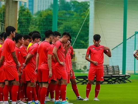 HLV Philippe Troussier ra mắt U23 Việt Nam lúc... gần nửa đêm