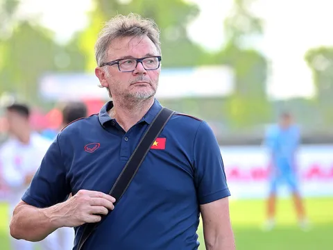 HLV Philippe Troussier tiến sát 'ghế nóng' dẫn dắt tuyển Việt Nam