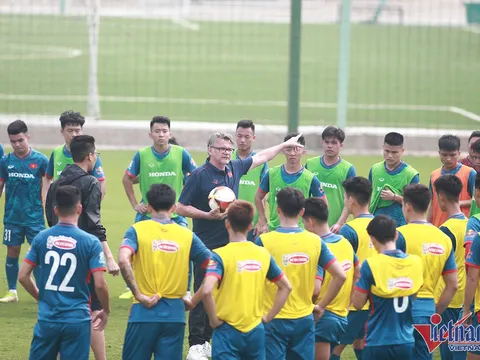 HLV Philippe Troussier và 'thông điệp nóng' với tuyển Việt Nam