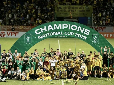 HLV Popov: "Thanh Hóa vô địch nhờ may mắn, tôi đồng ý"