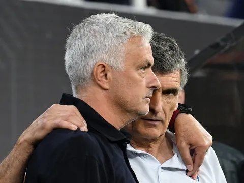 HLV Sevilla nói gì sau khi đánh bại Mourinho