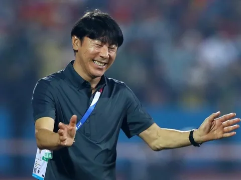 HLV Shin làm gián đoạn buổi họp báo của tuyển Campuchia