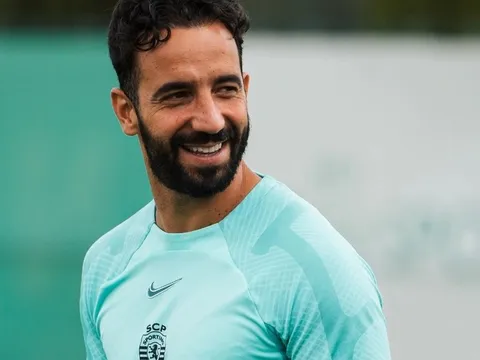 HLV Sporting Lisbon bảo vệ Ronaldo