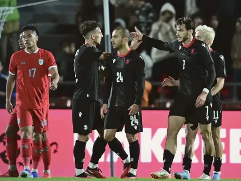 HLV Thái Lan khuyên bóng đá Đông Nam Á đừng vội mơ World Cup